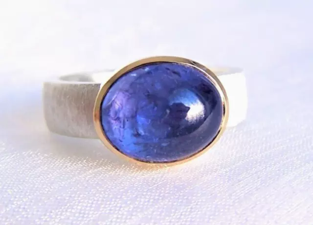 Tansanit Ring aus Silber und 750 Gold, Weite 57, blauer Cabochon, Einzelstück