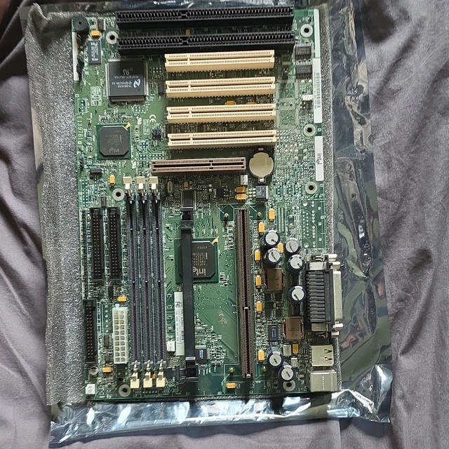 VINTAGE INTEL ATX Socket 370 Mb SDR SDRAM VGA LAN USB AGP PCI PB 673633 ...