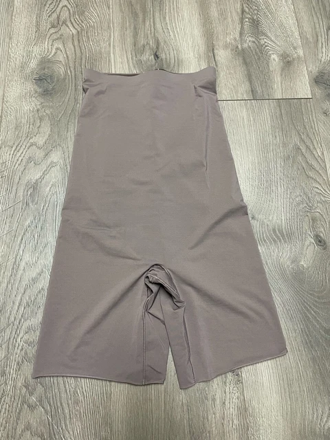 Booty-Lifting Mid-Thigh Short | Spanx - Final Sale