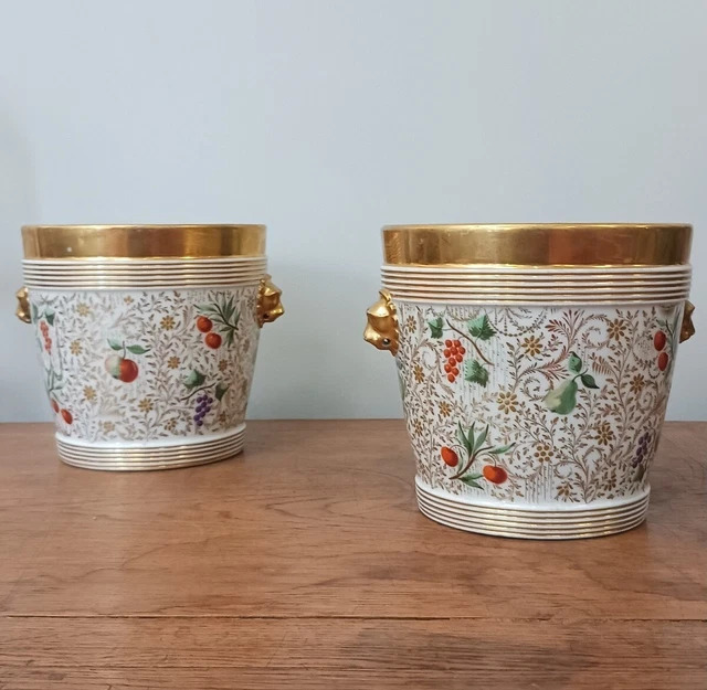 Jacob Petit, dans le goût de, paire de riches cache-pots en porcelaine vers 1830