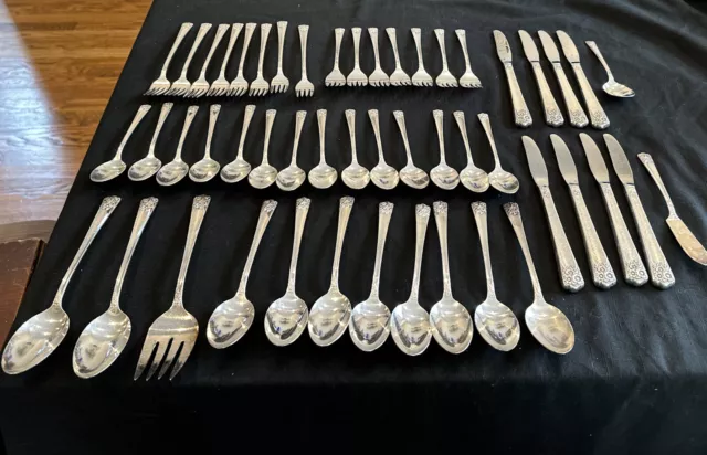 50 PC WM ROGERS SON APRIL FLATWARE DINNER SET W CHEST 1950 s MID