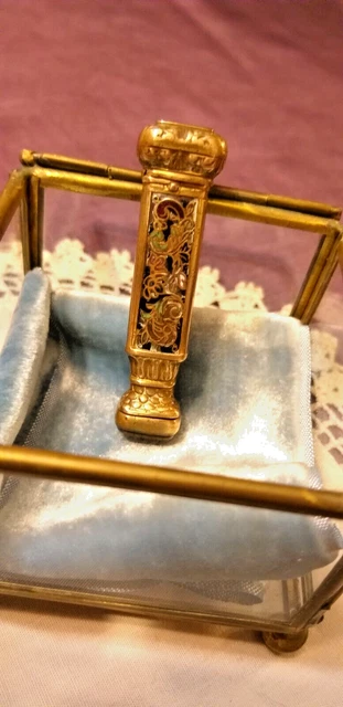 ANCIEN INSIGNE ÉMAILLÉ ville de BIARRITZ, 15 x 12 mm, avec son épingle au revers EUR 4,99