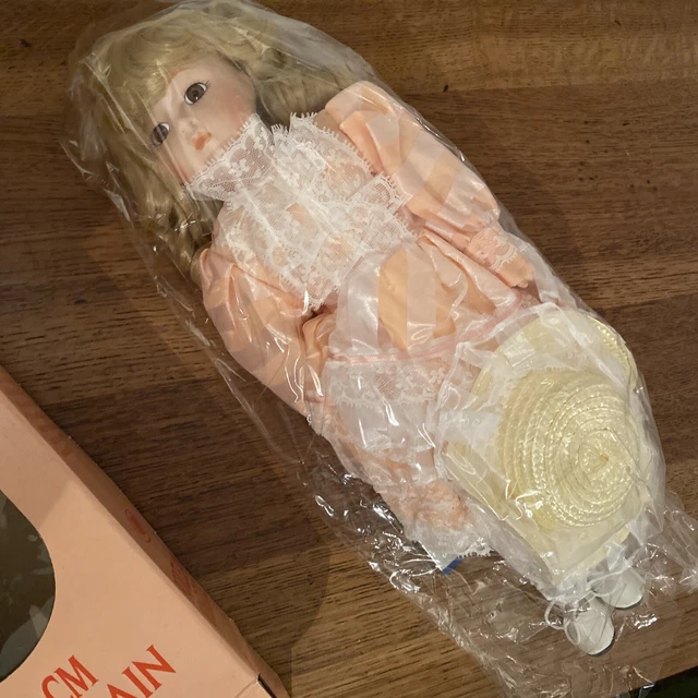 Ashley D23 The Heritage Mint 40Cm Porcelain Doll New With Box - Vintage