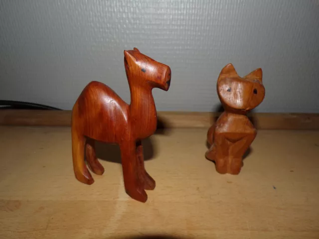 2x animaux sculpté en bois - Dromadaire / Chat