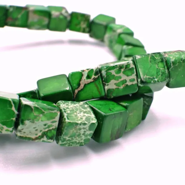 NELLYS  Cube Würfel Impressionen Jaspis  dunkel  grün Perlen Edelsteine Strang