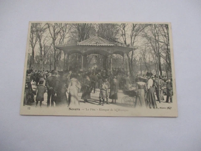 Cpa Nievre 58 Nevers Le Parc Kiosque De La Musique