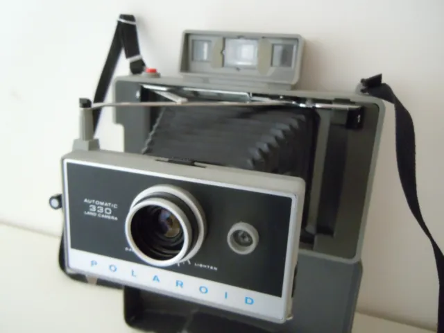 Polaroid Land 330 + Notice - circa 1970