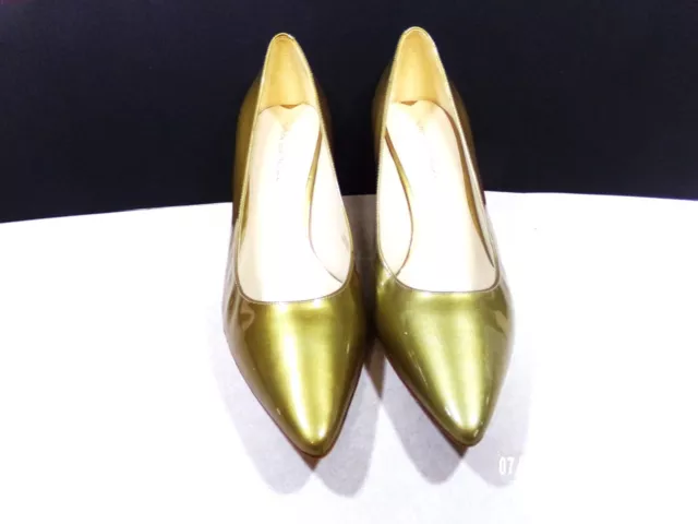 New Via Spiga Women's Gold Patent Leather Pump Pointy Toe Shoes Size 8M  Italy