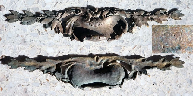 Ancien Fronton de Porte en Bronze doré. 46,5 cm. 19ème siècle.