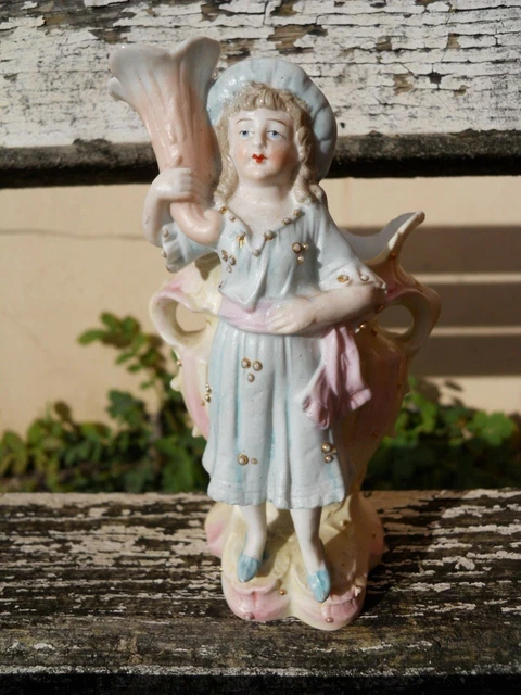 Ancien biscuit porte bouquet décor jeune fille enfant polychrome