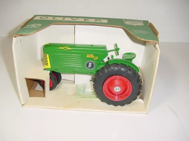 1/16 Row Crop 88 Narrow Front Tractor by SpecCast W/Box! 1992 Collector Edition!