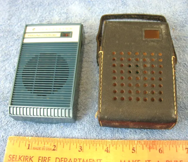 Radio de transistor Realtone 9 TR1948 en estuche funciona