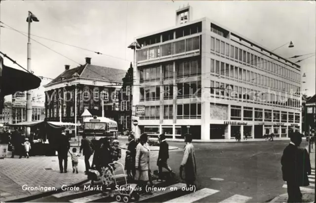 11807883 Groningen Grote Markt Stadhuis nieuw en oud Groningen