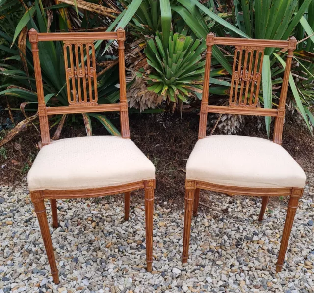 2 Anciennes Chaises En Bois Sculptees 1900 Au Bon Marche Numerotees