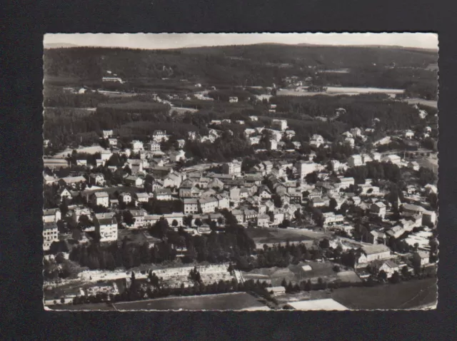 LE CHAMBON-sur-LIGNON (43) VILLAS & STADE en vue aérienne en 1957