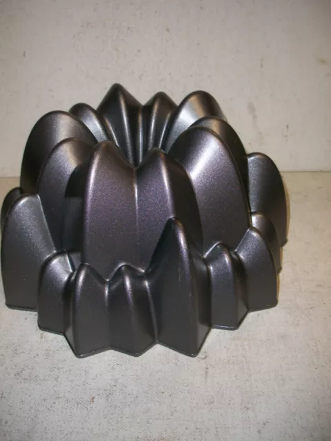 Wilton Dimensions Cascade Bundt Cake Pan Cast Non Stick Aluminum Mold
