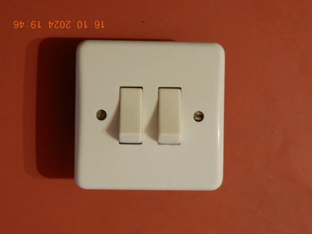 Lot De 2 Interrupteurs Double Va-et-vient Legrand Neptune - Couleur Beige - Neuf (peut être Défectueux D'usine)