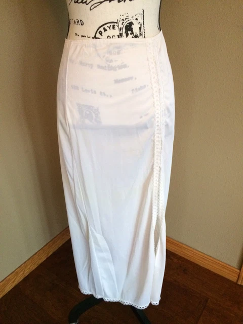 Vtg. 1960's Formfit Rogers Slip sz Small 100% nylon side slit 28" length *+