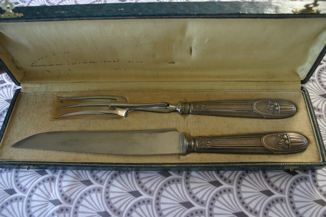 PERRIN : Ménagère en métal argenté comprenant : 12 grands couverts, 12