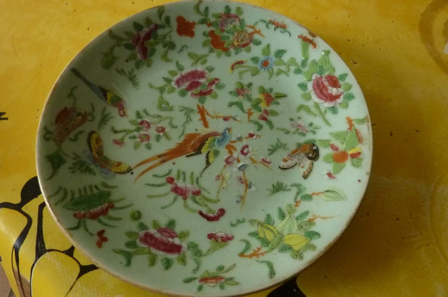 Très belle assiette ancienne Japon oiseaux papillons fleurs