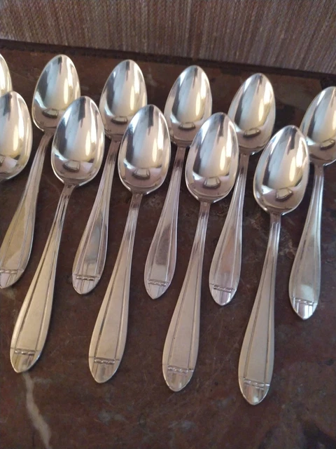 Manufrance 12 Petites cuillères en métal argenté / blanc - Arts de la table