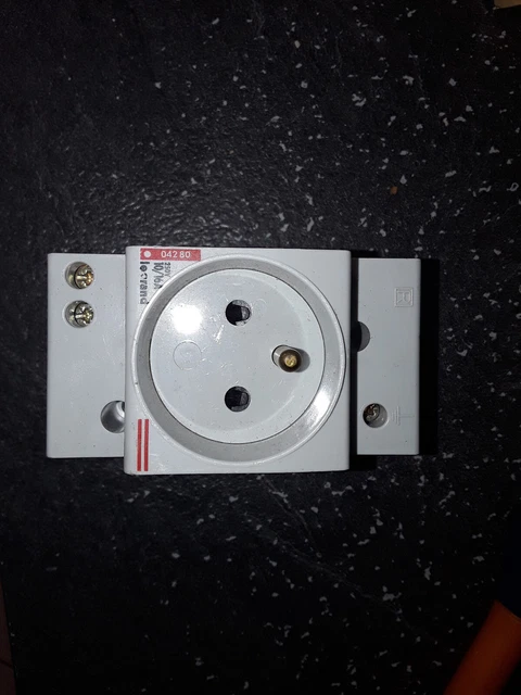 1 Prise de courant  modulaire 2P+T 16A  Legrand 04280
