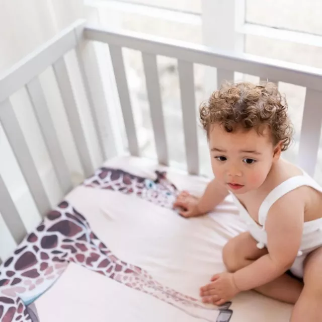 Gilded Bird Cot and Cot bed Fitted sheet organic cotton in Giraffe design 3