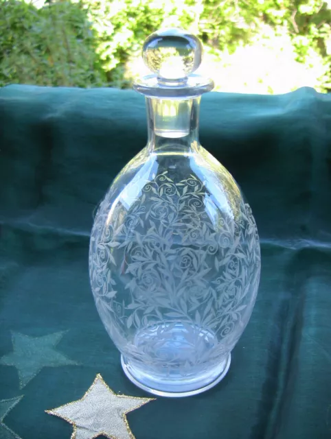 Très jolie carafe à liqueur en cristal gravé Golfe Juan Art Déco signée Baccarat