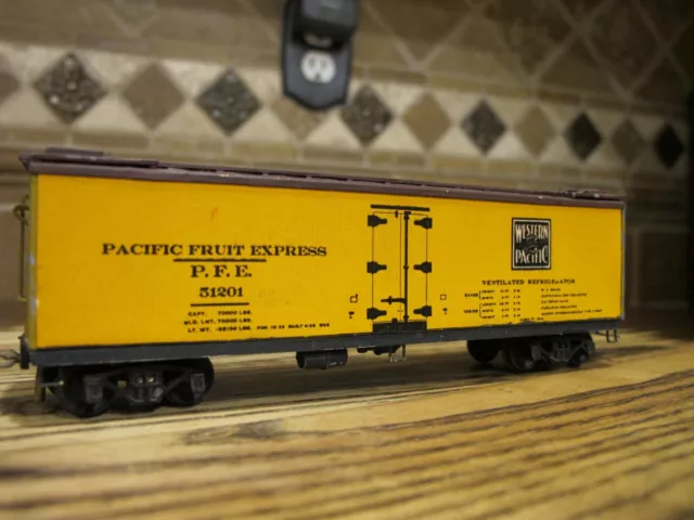 HO kit built 40' western  Pacific PFE reefer #51201 lot 820