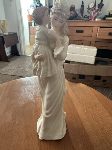 Vintage Figurine Georgina From The Regal Collection P118