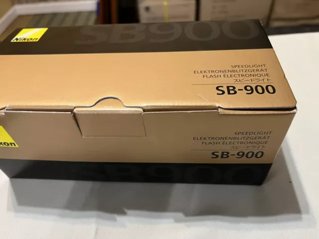 Nikon SB 900 Speedlight In Box