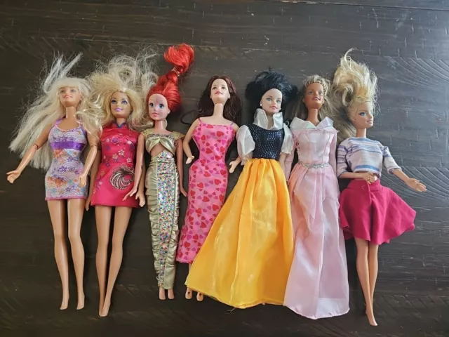 Lot Of 7 Barbie & Other Dolls With Clothes (F)