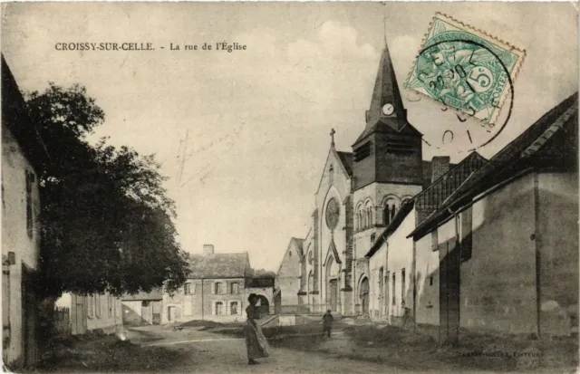 CPA CROISSY-sur-CELLE La rue de l'Église (377614)