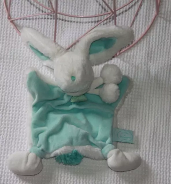 Doudou Et Compagnie Lapin Pompon  Plat Amande Bleu Vert Blanc
