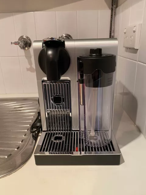 https://www.picclickimg.com/WXIAAOSwOjxkt3iS/Delonghi-Nespresso-Lattissima-Pro-Coffee-Machine-EN750MB.webp