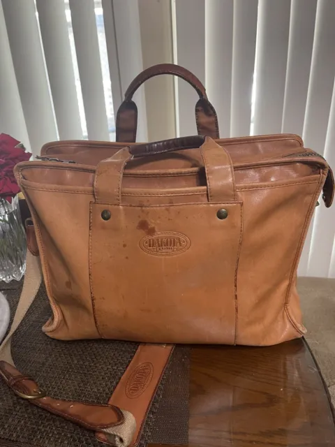 Vintage Dakota Tumi leather bag messenger/ Briefcase