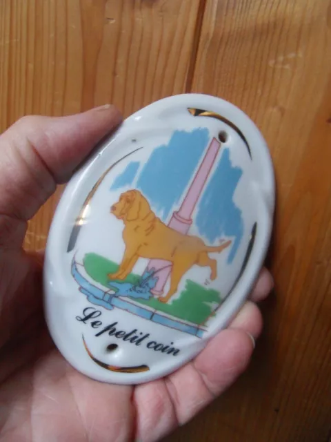 ANCIENNE PLAQUE PORTE PORCELAINE LIMOGES Deco chien "le petit coin"