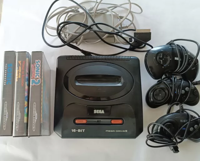 Sega Megadrive II Lot Console/Câbles/3 Manettes /3 Jeux
