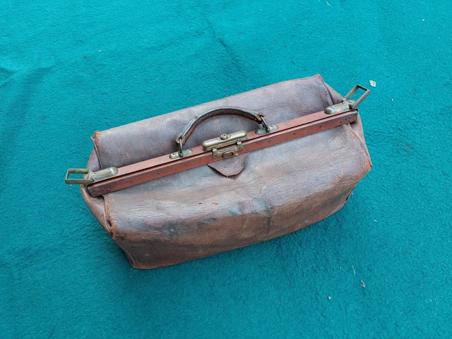 Antike Arzttasche  Hebammenkoffer  Ledertasche mit Messing  46 cm x 26 cm x 20cm