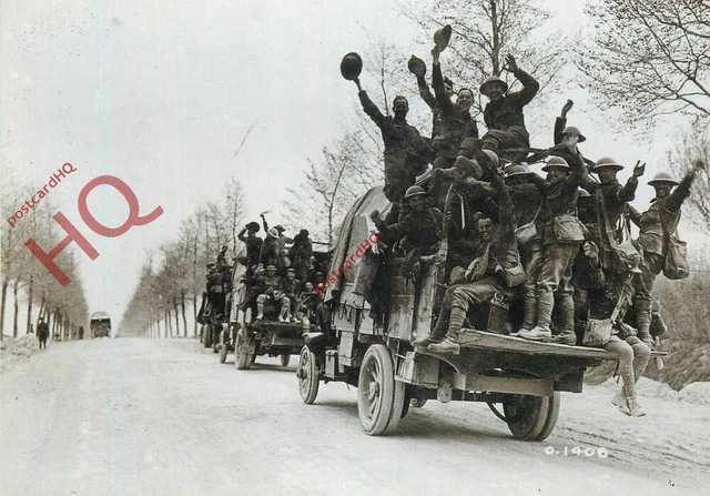 Picture Postcard>>WW1, VICTORIOUS SOLDIERS, AFTER FIGHTING ON VIMY RIDGE
