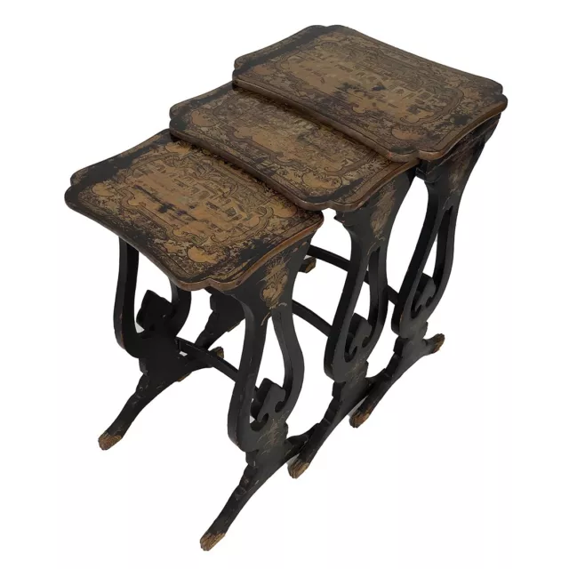 Suite de trois tables gigognes en bois laqué noir à décors asiatiques, Napoléon