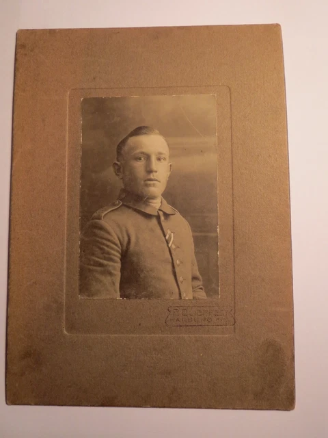 Harburg a. E. - Soldat in Uniform mit Abzeichen ? - Portrait / KAB