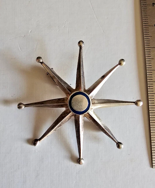 Découvrez nos broches en argent anciennes et d'occasions. → Livraison offerte Découvrez nos broches en argent anciennes et d'occasions. → Livraison offerte