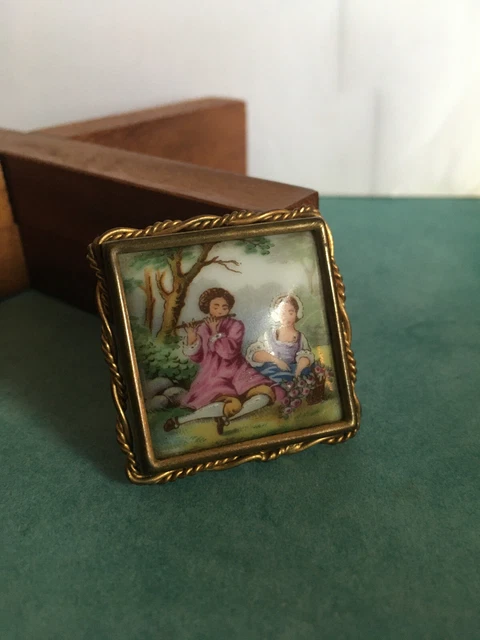 Broche Ronde Vintage En Laiton Torsadé Et Porcelaine De Limoges - Décor Romantique XXème Siècle, Occasion