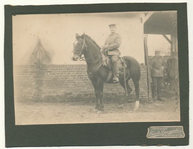 Foto auf Pappe - Soldat feldgrau zu Pferd - Kirchheim am Neckar