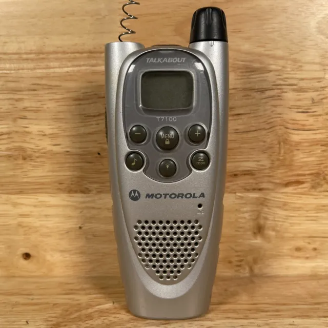 Motorola Talkabout T7100 Silver Handheld 22-Channel Two-Way Radio Walkie Talkie