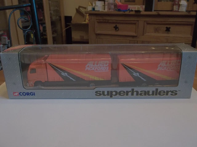 CAMION VOLVO BOX trailer truck - miniature 1/64 - CORGI SUPERHAULERS