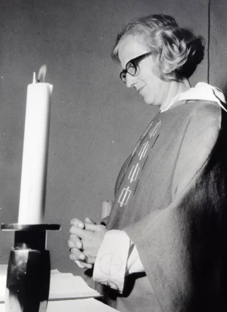 Foto vintage Margit Sahlin prima donna prete luterana, 18x24 cm, Farabola
