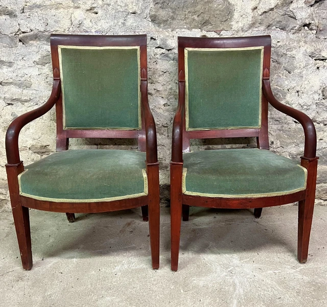 Graziosa Coppia di Poltrone in Mogano del Periodo del Restauro Circa 1820