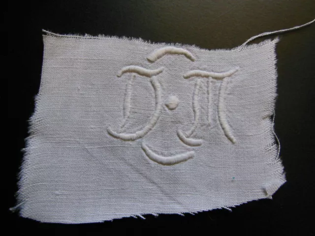 Monogramme ancien DM  pour création récup patchwork couture T3-6